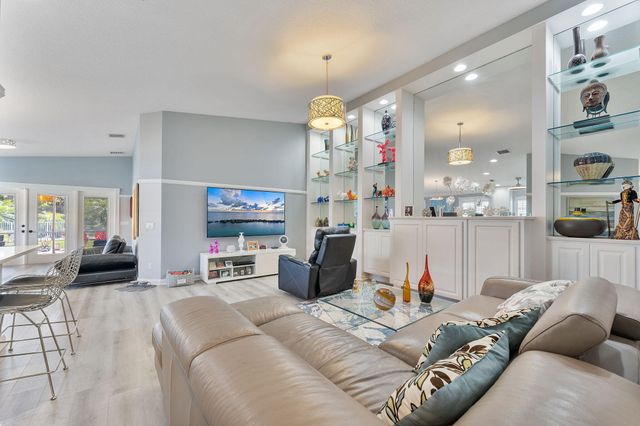 8210 Saint Johns Court, Wellington, FL 33414