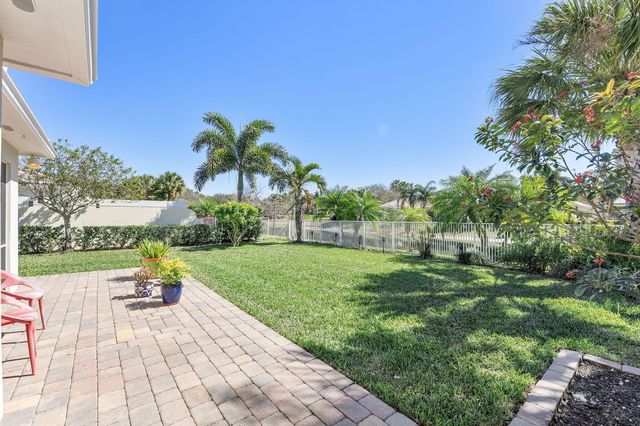 8210 Saint Johns Court, Wellington, FL 33414