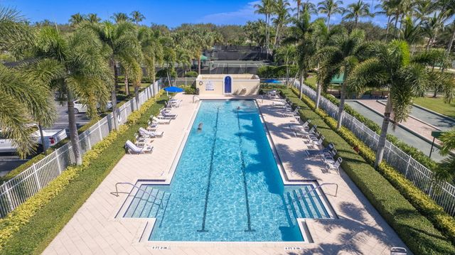 8210 Saint Johns Court, Wellington, FL 33414