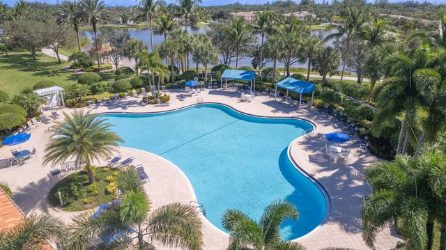 8210 Saint Johns Court, Wellington, FL 33414