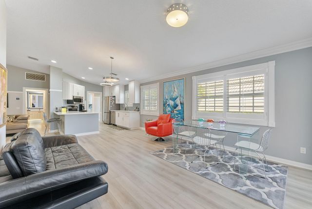 8210 Saint Johns Court, Wellington, FL 33414