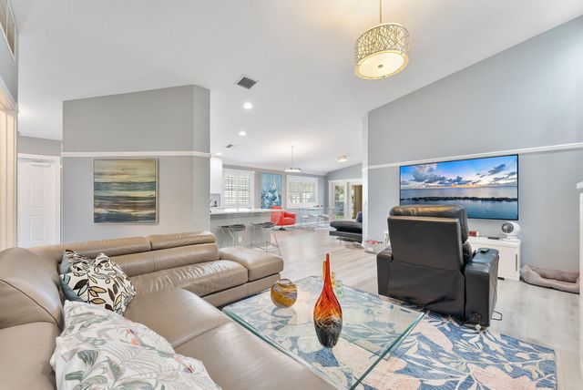 8210 Saint Johns Court, Wellington, FL 33414