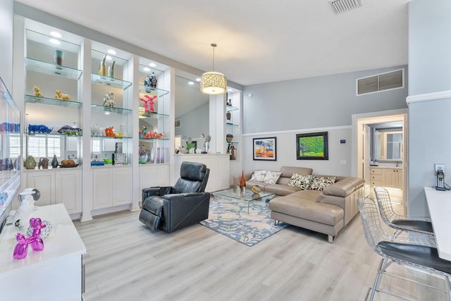 8210 Saint Johns Court, Wellington, FL 33414