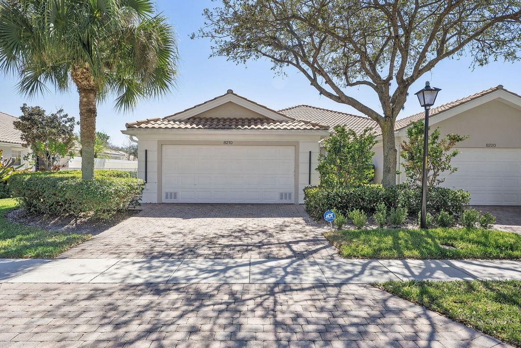 8210 Saint Johns Court, Wellington, FL 33414