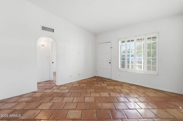 1449 E HIGHLAND Avenue 16, Phoenix, AZ 85014