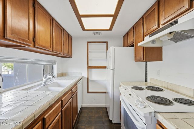 1449 E HIGHLAND Avenue 16, Phoenix, AZ 85014