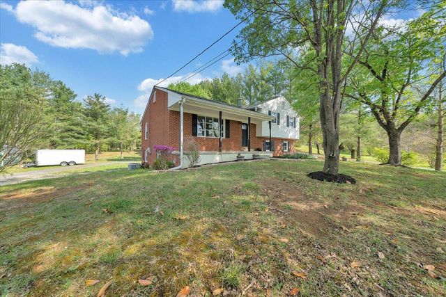 103 Rocky Top RD, Troutville, VA 24175