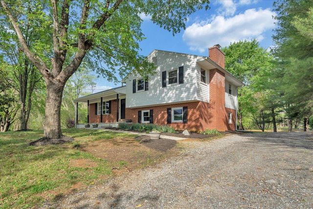 103 Rocky Top RD, Troutville, VA 24175