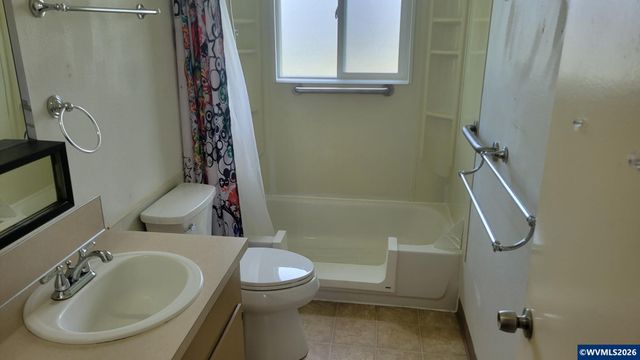 945 N 4th St, Aumsville, OR 97325