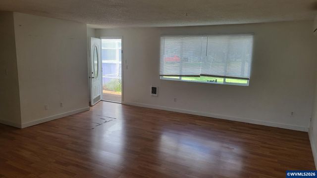 945 N 4th St, Aumsville, OR 97325