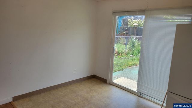 945 N 4th St, Aumsville, OR 97325