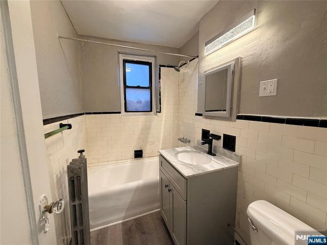 17 Elwood Place 404, Newark, NJ 07104