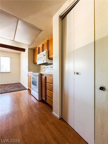 3375 East Tompkins Avenue 158, Las Vegas, NV 89121