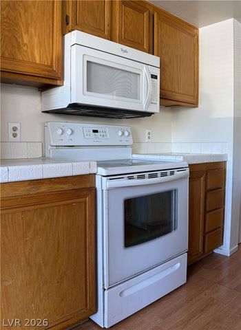 3375 East Tompkins Avenue 158, Las Vegas, NV 89121