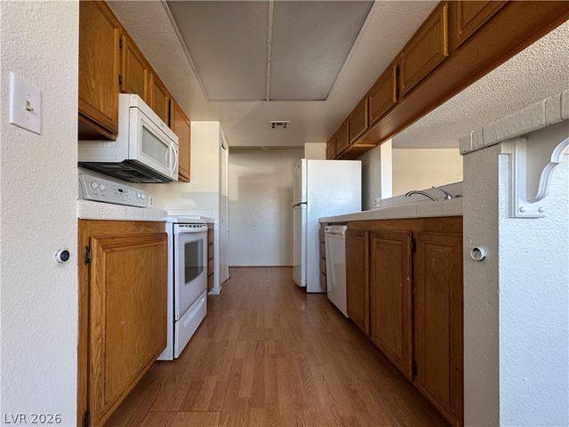 3375 East Tompkins Avenue 158, Las Vegas, NV 89121