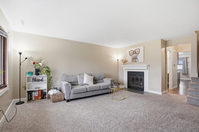 876 Jordan Circle, Schererville, IN 46375