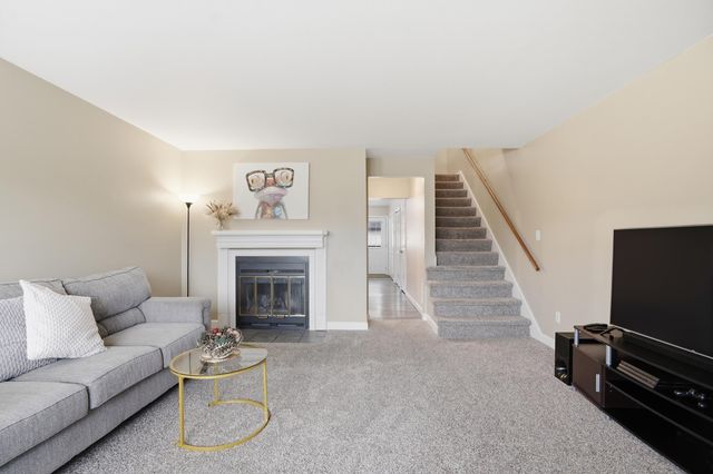 876 Jordan Circle, Schererville, IN 46375