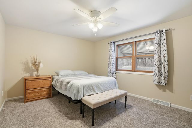 876 Jordan Circle, Schererville, IN 46375