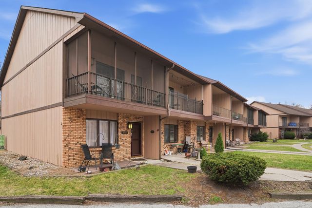 876 Jordan Circle, Schererville, IN 46375