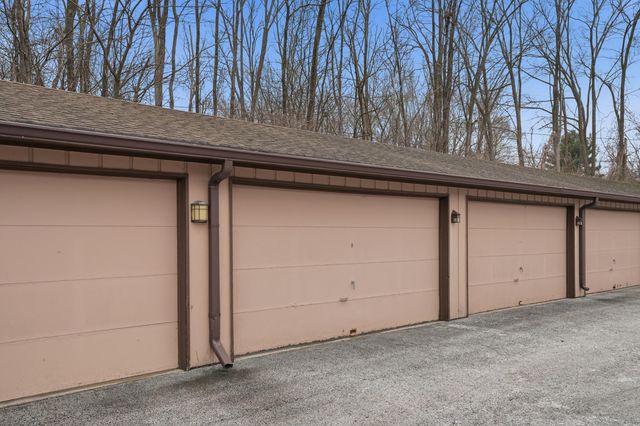 876 Jordan Circle, Schererville, IN 46375