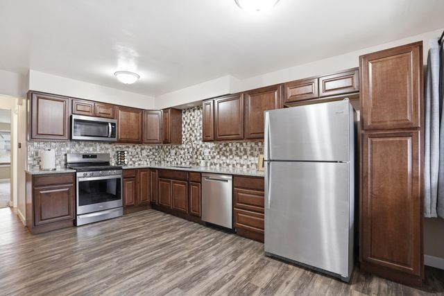 876 Jordan Circle, Schererville, IN 46375