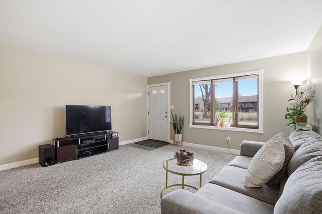 876 Jordan Circle, Schererville, IN 46375