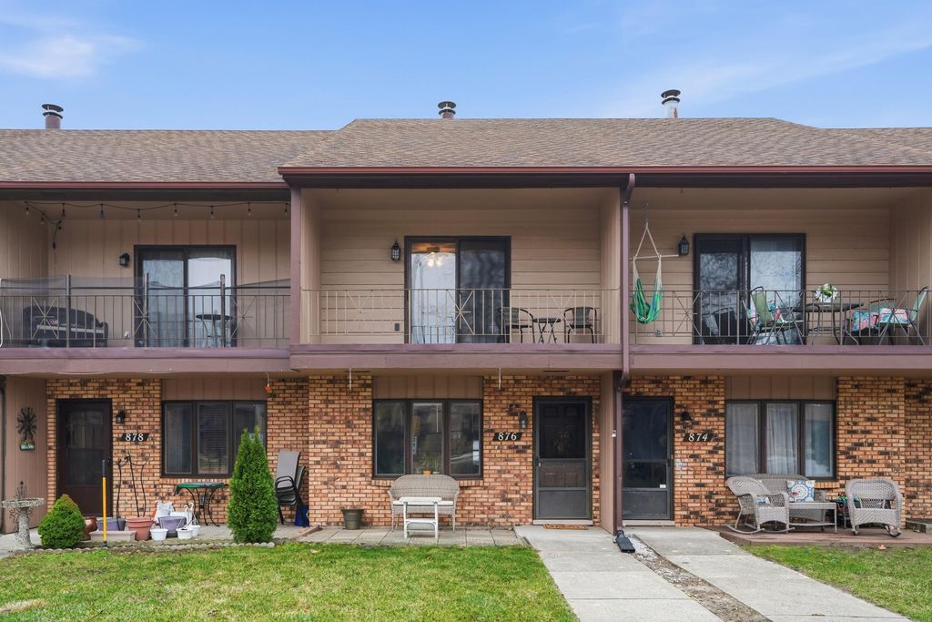 876 Jordan Circle, Schererville, IN 46375