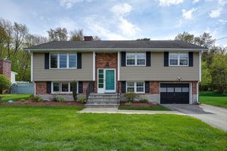 7 Parliament Lane, Woburn, MA 01801