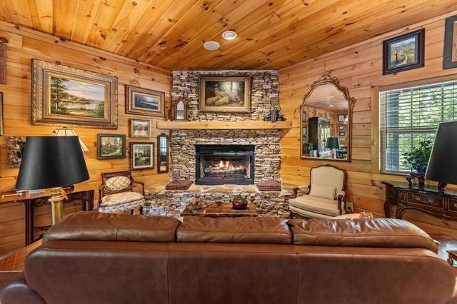 940 Knollwood Road, Mineral Bluff, GA 30559