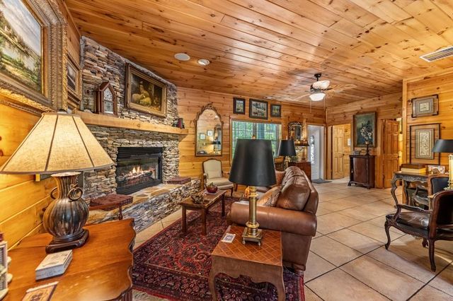 940 Knollwood Road, Mineral Bluff, GA 30559