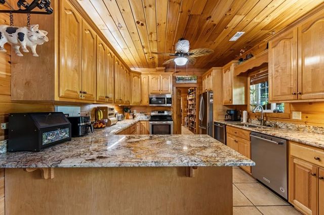 940 Knollwood Road, Mineral Bluff, GA 30559
