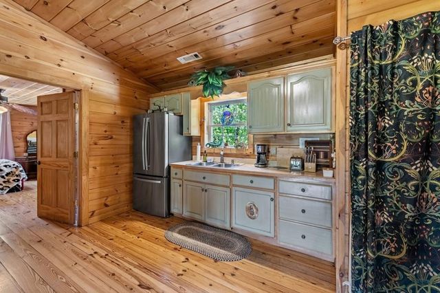 940 Knollwood Road, Mineral Bluff, GA 30559