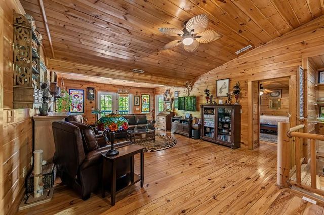 940 Knollwood Road, Mineral Bluff, GA 30559