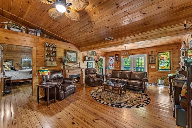 940 Knollwood Road, Mineral Bluff, GA 30559