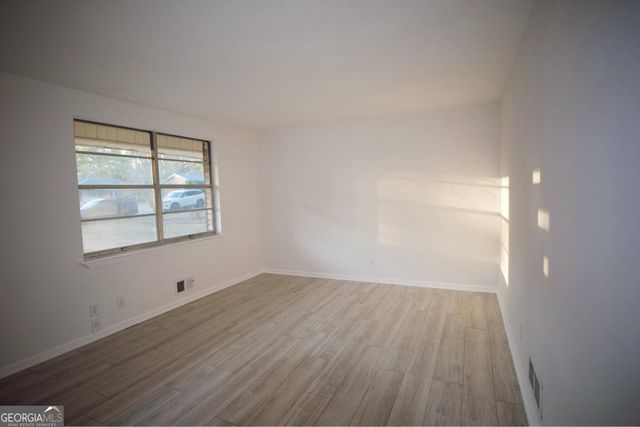 70 W Meadowcliff Circle, Carrollton, GA 30116