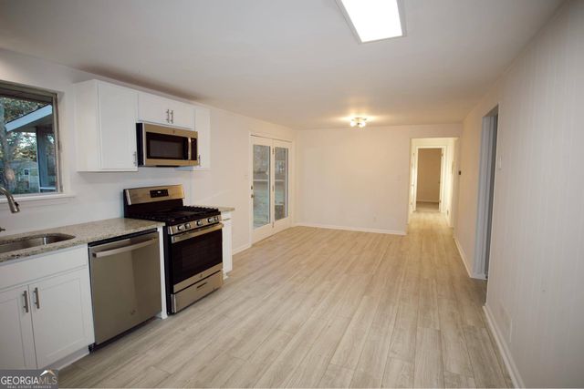 70 W Meadowcliff Circle, Carrollton, GA 30116