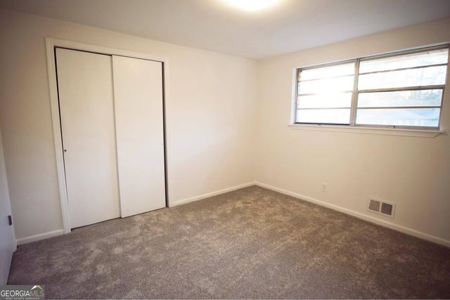 70 W Meadowcliff Circle, Carrollton, GA 30116