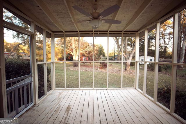 70 W Meadowcliff Circle, Carrollton, GA 30116