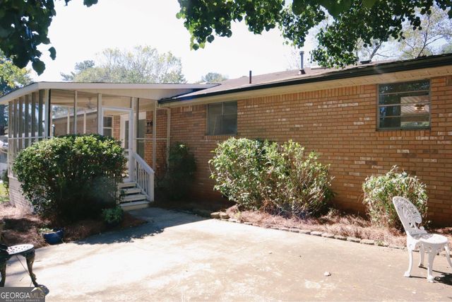 70 W Meadowcliff Circle, Carrollton, GA 30116