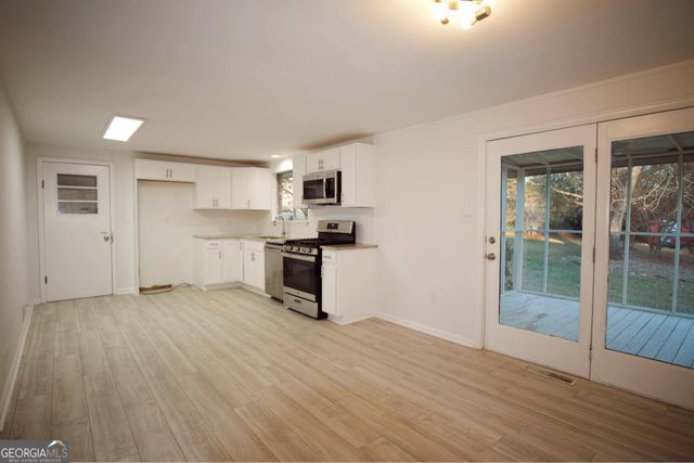 70 W Meadowcliff Circle, Carrollton, GA 30116