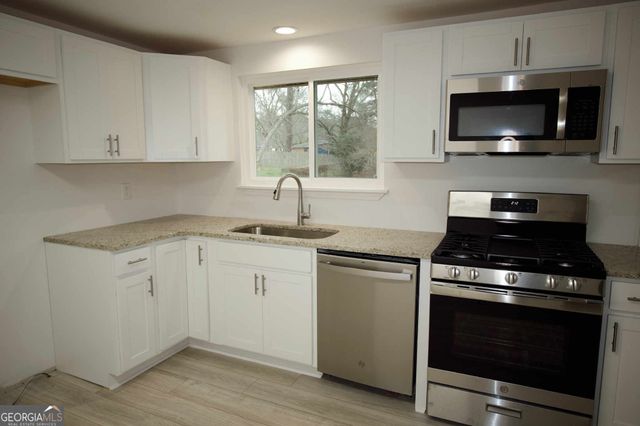 70 W Meadowcliff Circle, Carrollton, GA 30116