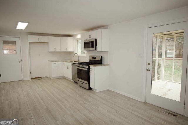 70 W Meadowcliff Circle, Carrollton, GA 30116