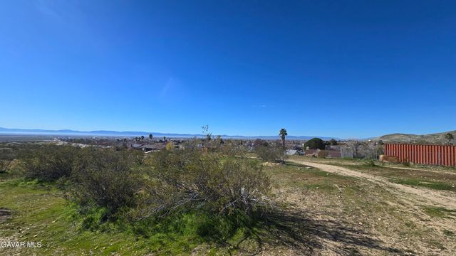 Near United St & Barrington Av, Rosamond, CA 93560