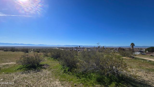 Near United St & Barrington Av, Rosamond, CA 93560