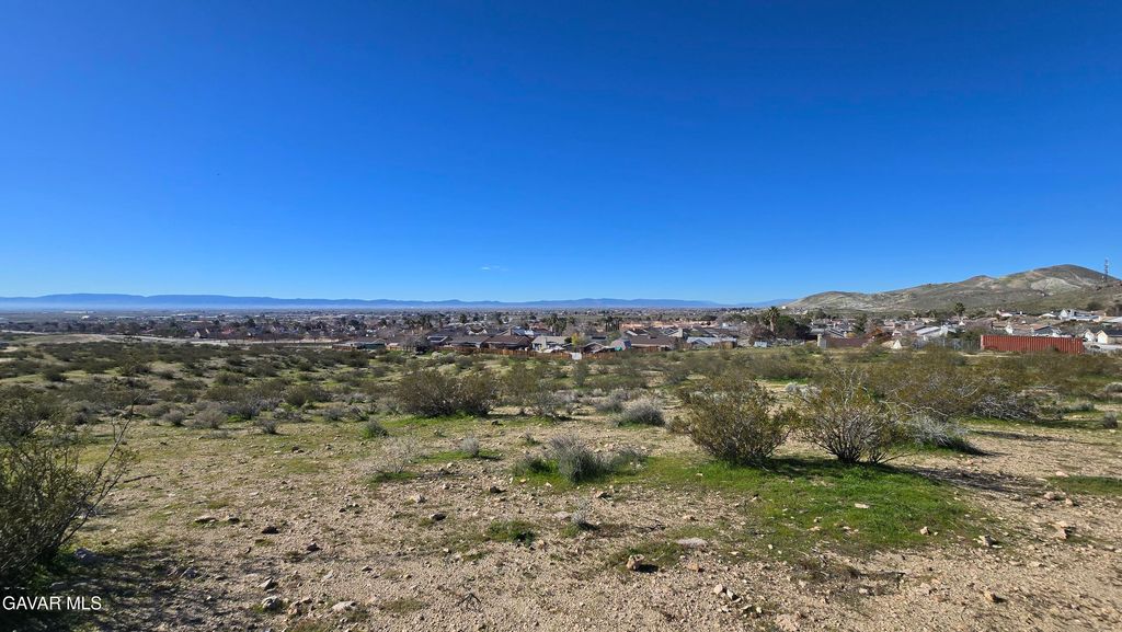 Near United St & Barrington Av, Rosamond, CA 93560