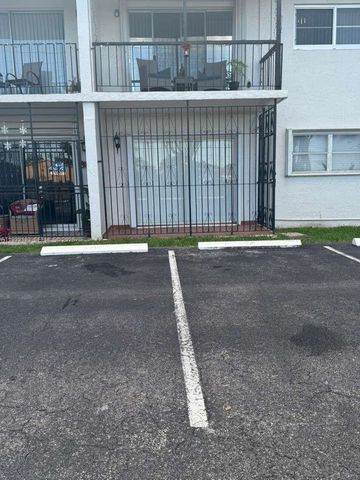 9520 SW 8th St 109, Miami, FL 33174