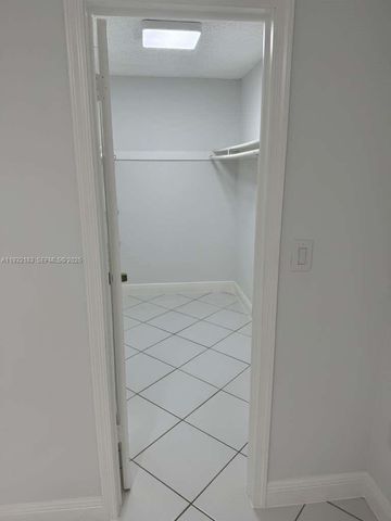 9520 SW 8th St 109, Miami, FL 33174