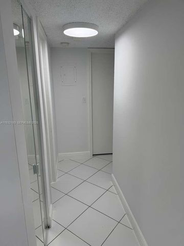 9520 SW 8th St 109, Miami, FL 33174