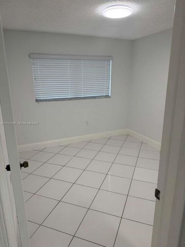 9520 SW 8th St 109, Miami, FL 33174