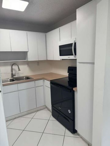 9520 SW 8th St 109, Miami, FL 33174